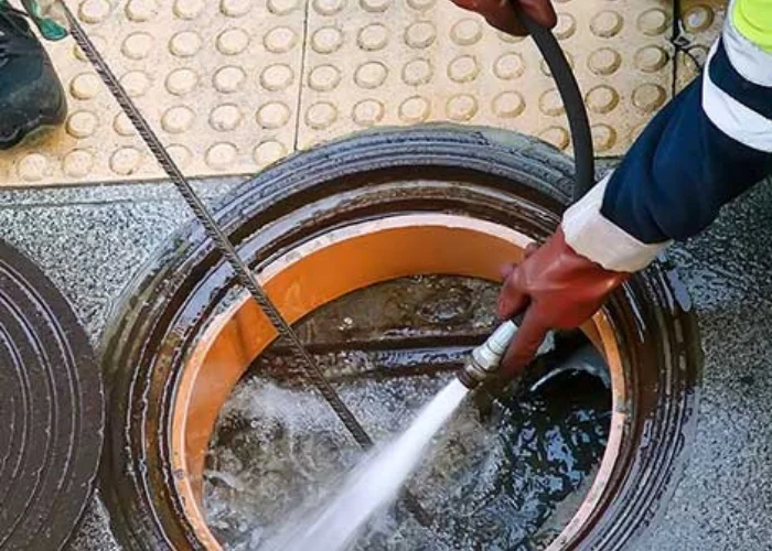 Débouchage d'égouts à Paris : quand faire appel à un professionnel ?