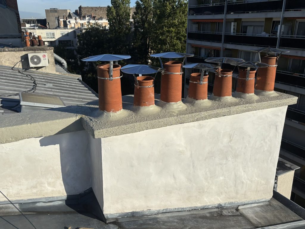 Souche de cheminée après réfection de la maçonnerie et du ravalement